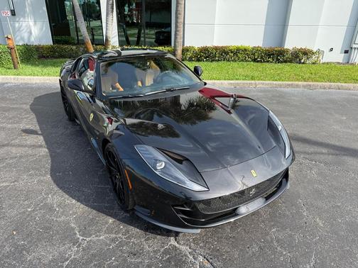 2019 Ferrari 812 Superfast Base