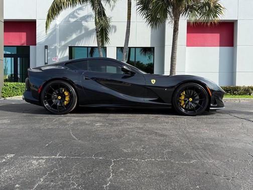 2019 Ferrari 812 Superfast Base