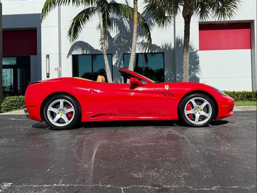 2013 Ferrari California Base
