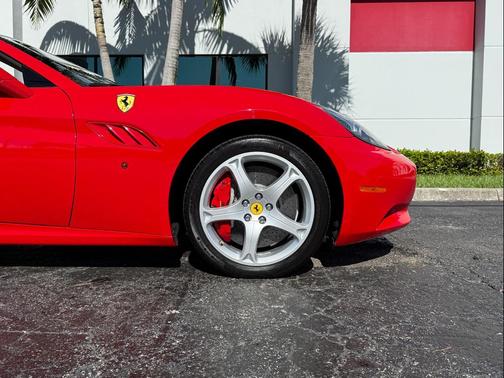 2013 Ferrari California Base
