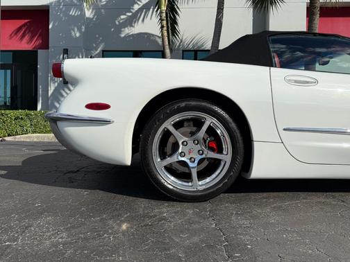 2004 Chevrolet Corvette Base