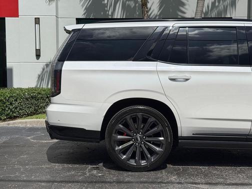 Crystal White Tricoat 2025 Cadillac Escalade V-Series