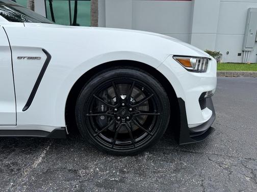 2019 Ford Shelby GT350 Base