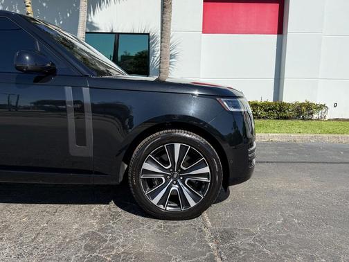 2023 Land Rover Range Rover P530 SE