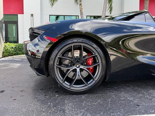 2021 McLaren 720S Base