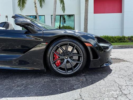 2021 McLaren 720S Base