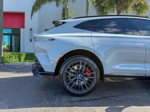2023 Aston Martin DBX 707