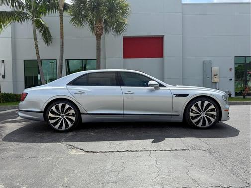 Silver 2022 Bentley Flying Spur W12