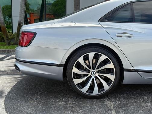 Silver 2022 Bentley Flying Spur W12