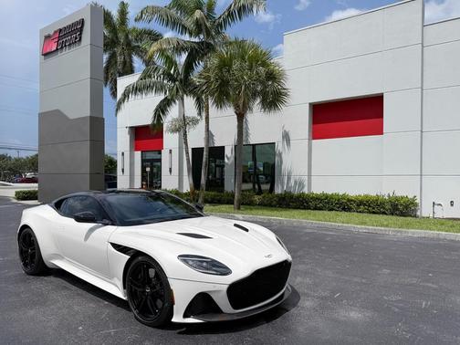 Stratus White 2019 Aston Martin DBS Superleggera