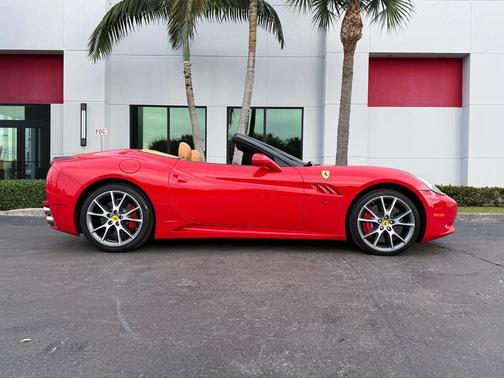2010 Ferrari California Base