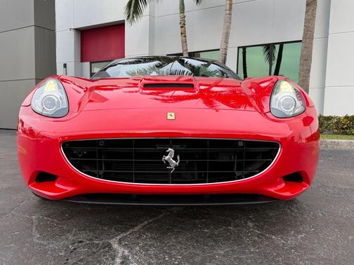 2010 Ferrari California Base