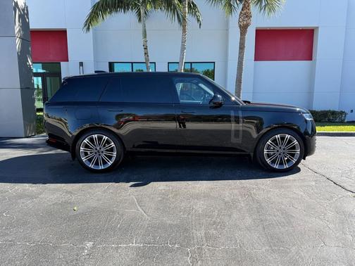 2025 Land Rover Range Rover P400 SE 7 Seat