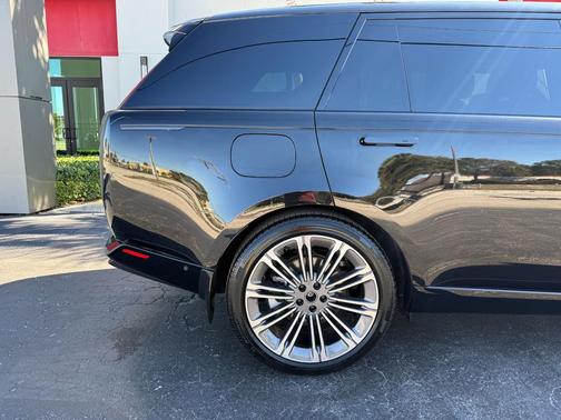 2025 Land Rover Range Rover P400 SE 7 Seat