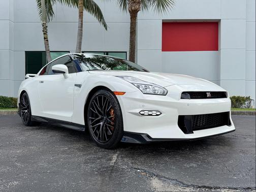 2024 Nissan GT-R Premium Dual-clutch 6-Speed Transmission