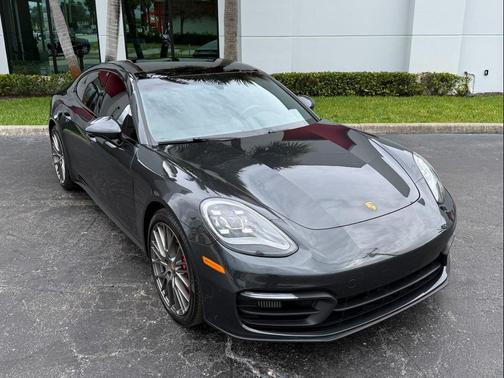 2022 Porsche Panamera 4S