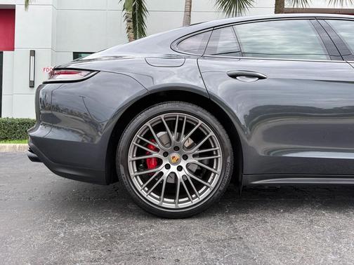 2022 Porsche Panamera 4S