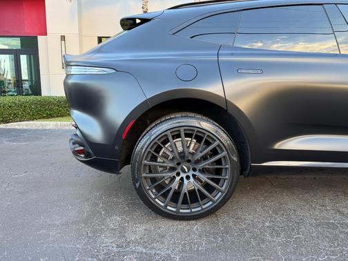 2022 Aston Martin DBX SUV