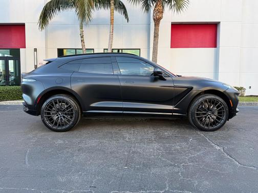 2022 Aston Martin DBX SUV