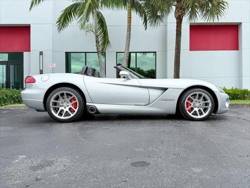 2005 Dodge Viper SRT10