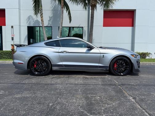 Iconic Silver Metallic 2022 Ford Shelby GT500 Base