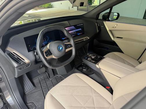 2025 BMW iX xDrive50