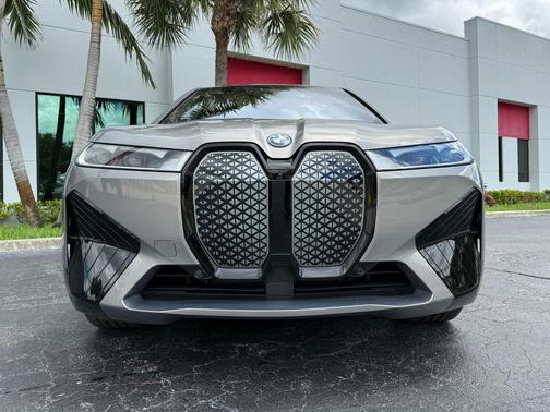 2025 BMW iX xDrive50