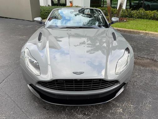 2021 Aston Martin DB11 Volante
