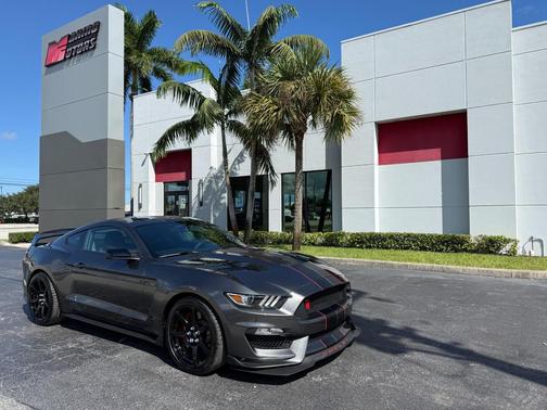 2017 Ford Shelby GT350R Base