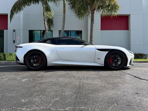 2019 Aston Martin DBS Superleggera