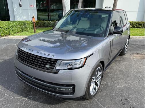 2025 Land Rover Range Rover P550e SE