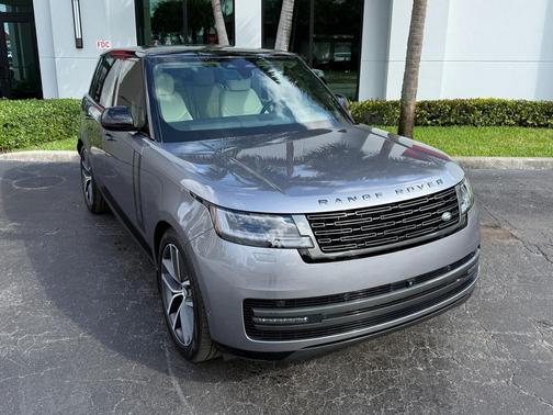 2025 Land Rover Range Rover P550e SE