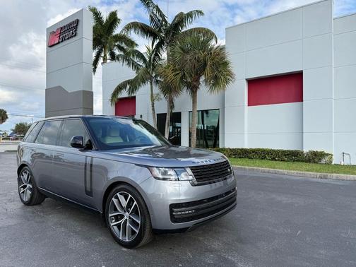 2025 Land Rover Range Rover P550e SE