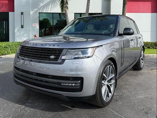 2025 Land Rover Range Rover P550e SE