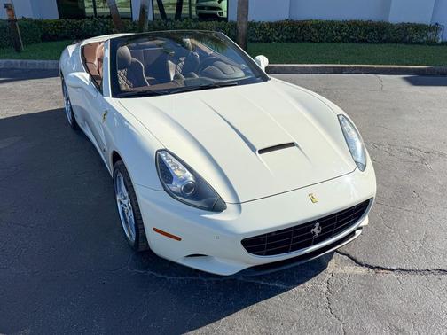 2012 Ferrari California Base