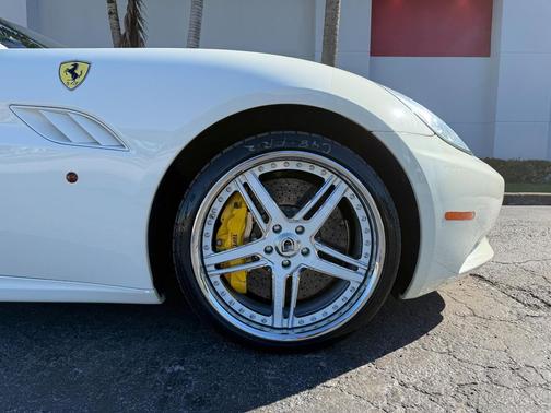 2012 Ferrari California Base