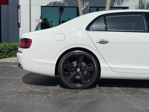 Glacier White Solid 2018 Bentley Flying Spur W12 S