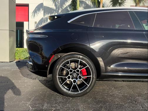 2021 Aston Martin DBX SUV
