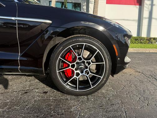 2021 Aston Martin DBX SUV