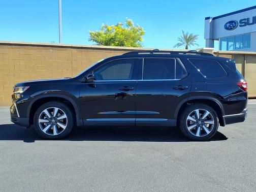 Crystal Black Pearl 2025 Honda Pilot Touring 8-Passenger