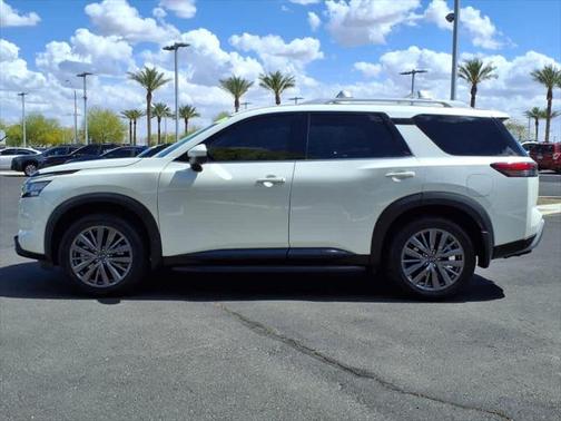 2024 Nissan Pathfinder SL