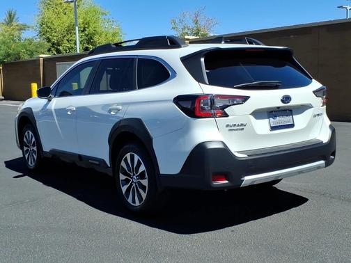 Crystal White Pearl 2025 Subaru Outback Limited
