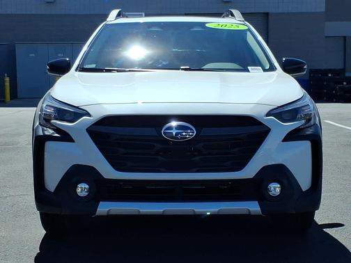 Crystal White Pearl 2025 Subaru Outback Limited