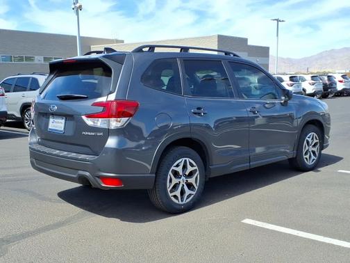 Magnetite Gray Metallic 2024 Subaru Forester Premium