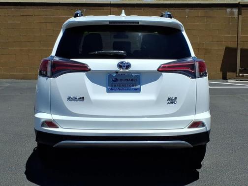 Super White 2018 Toyota RAV4 XLE
