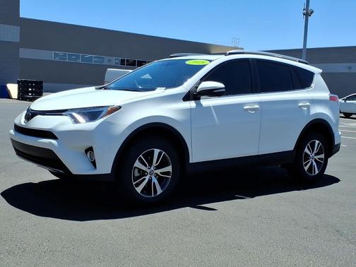 Super White 2018 Toyota RAV4 XLE