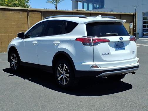 Super White 2018 Toyota RAV4 XLE