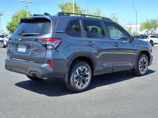 2025 Subaru Forester Base