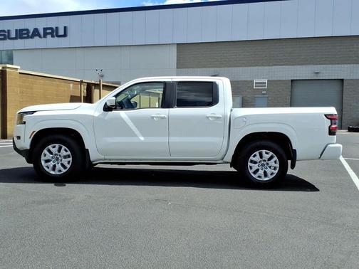 Glacier White 2022 Nissan Frontier SV