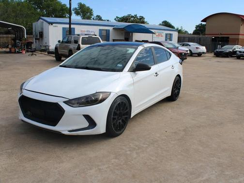 White 2018 Hyundai ELANTRA SEL